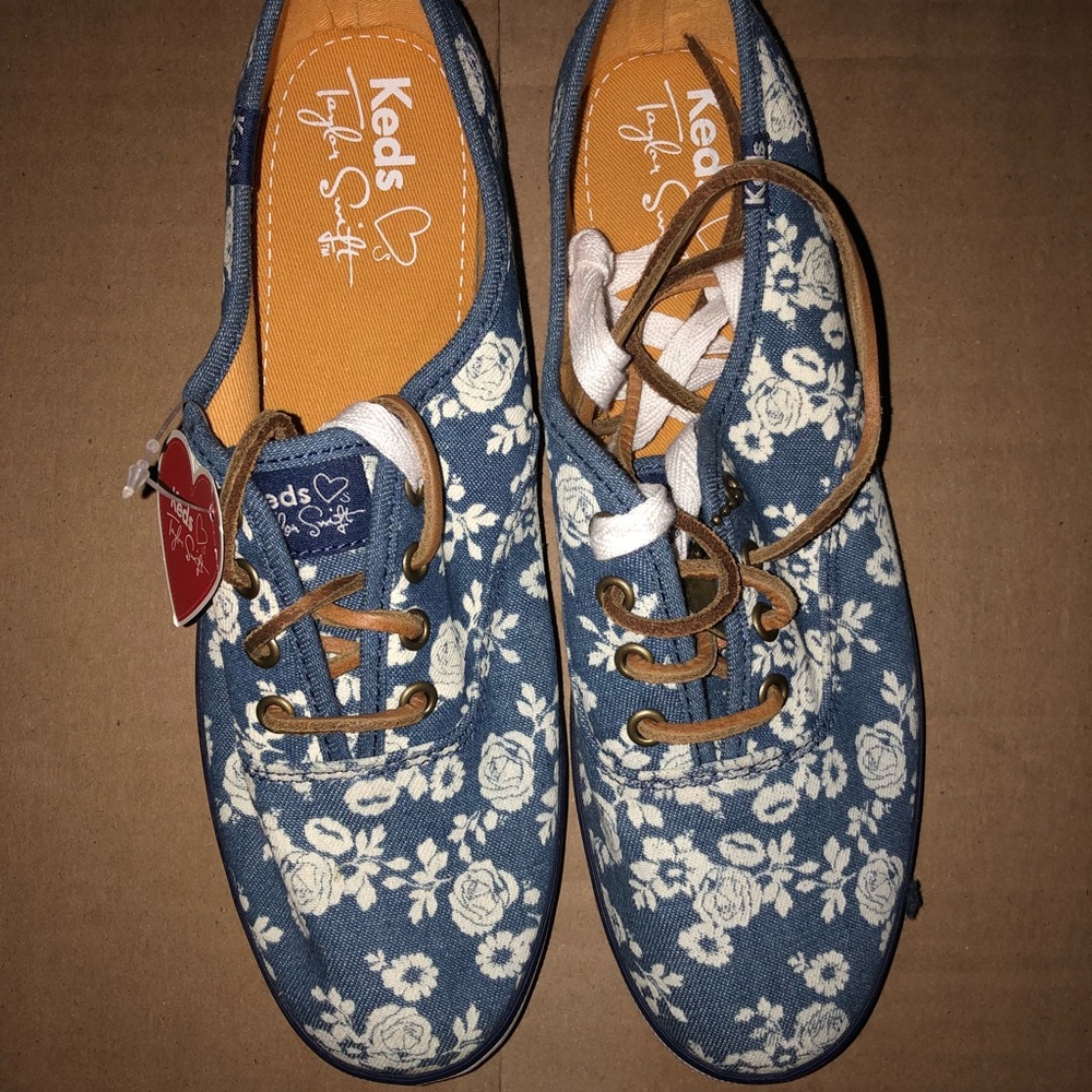NWT Taylor Swift Denim Roses Keds Extra Laces 7.5